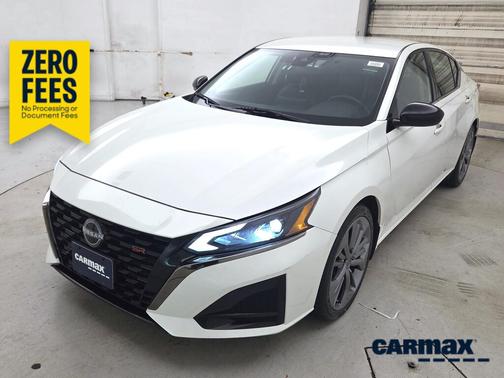 White 2024 Nissan Altima SR