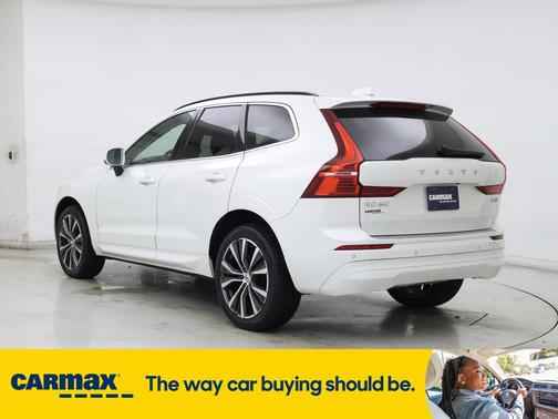 2022 Volvo XC60 B5 Momentum