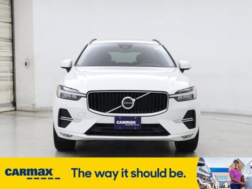 2022 Volvo XC60 B5 Momentum