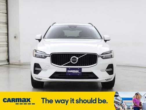 2022 Volvo XC60 B5 Momentum