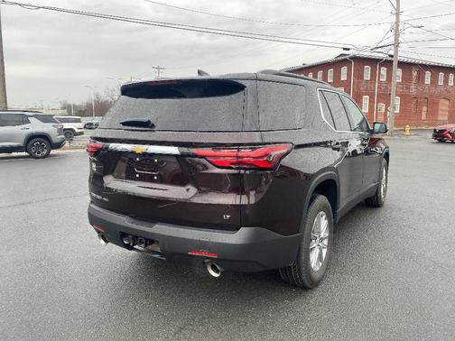 Black Cherry Metallic 2023 Chevrolet Traverse LT Cloth