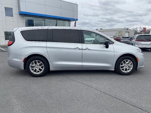 2024 Chrysler Pacifica Touring-L