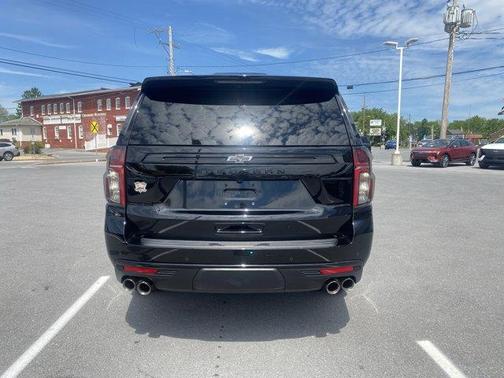 Black 2024 Chevrolet Suburban Z71