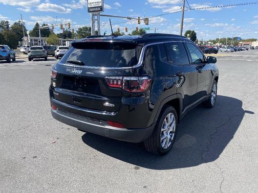 2022 Jeep Compass Latitude Lux