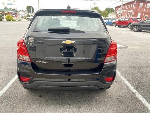 Mosaic Black Metallic 2017 Chevrolet Trax LS