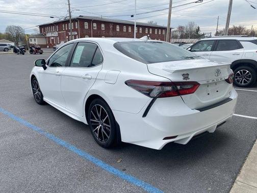 White 2023 Toyota Camry SE