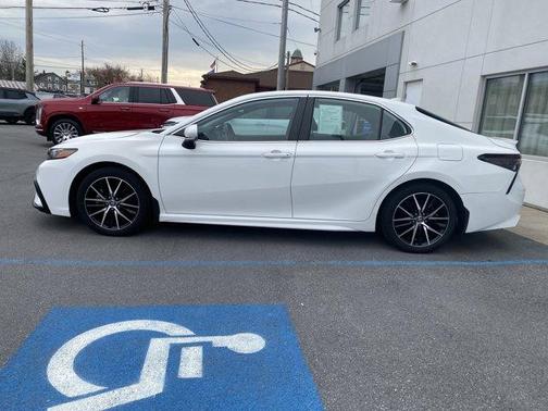 White 2023 Toyota Camry SE