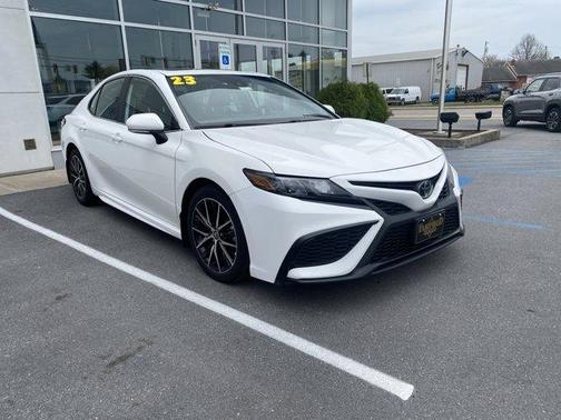 White 2023 Toyota Camry SE