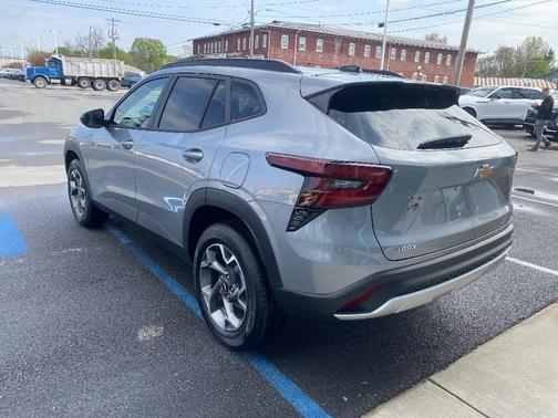 Sterling Gray Metallic 2026 Chevrolet Trax LT