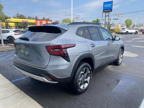 Sterling Gray Metallic 2026 Chevrolet Trax LT