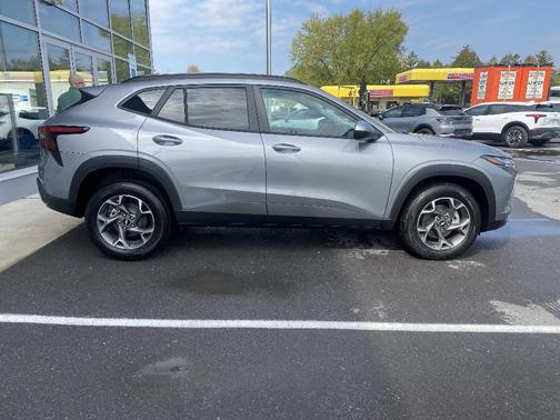 Sterling Gray Metallic 2026 Chevrolet Trax LT