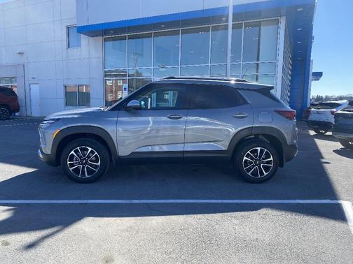 Sterling Gray Metallic 2026 Chevrolet Trailblazer LT