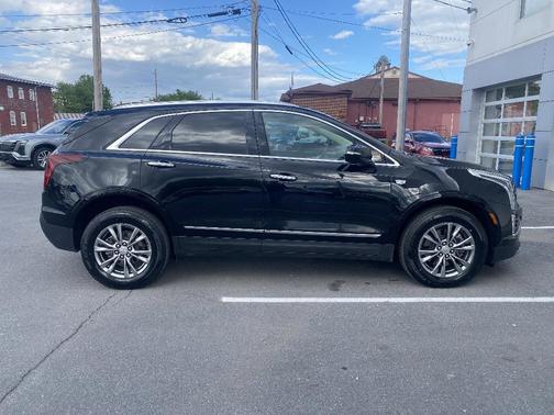 Stellar Black Metallic 2021 Cadillac XT5 Premium Luxury