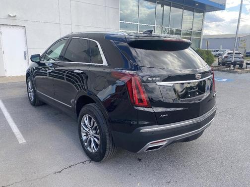 Stellar Black Metallic 2021 Cadillac XT5 Premium Luxury