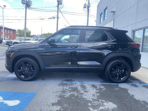 Mosaic Black Metallic 2026 Chevrolet Trailblazer LT