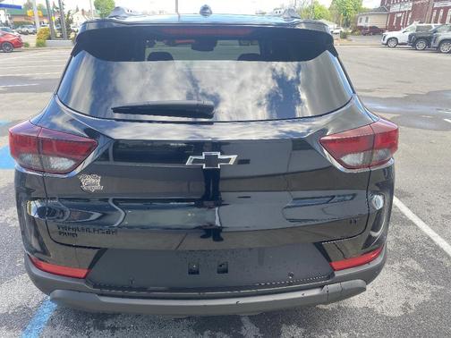 Mosaic Black Metallic 2026 Chevrolet Trailblazer LT