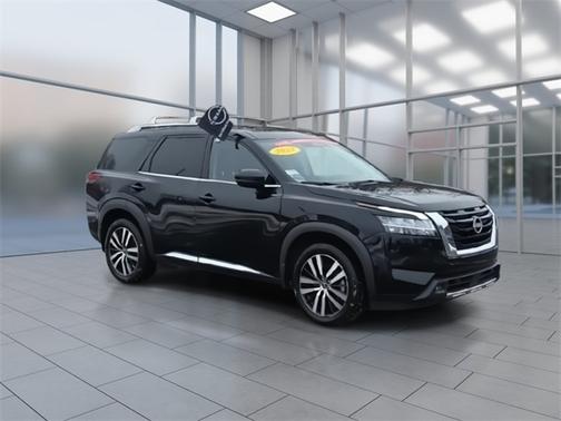2023 Nissan Pathfinder Platinum