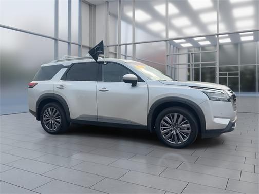 2024 Nissan Pathfinder SL