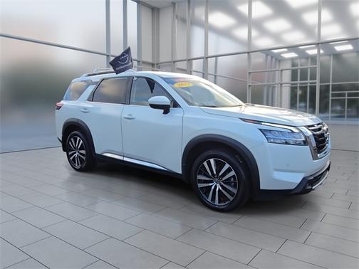 2023 Nissan Pathfinder Platinum