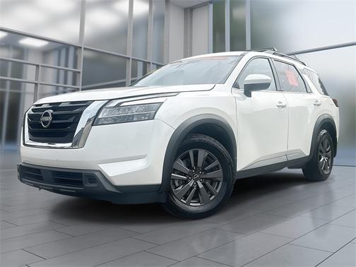 2022 Nissan Pathfinder SV
