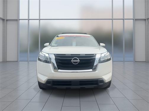 2022 Nissan Pathfinder SV