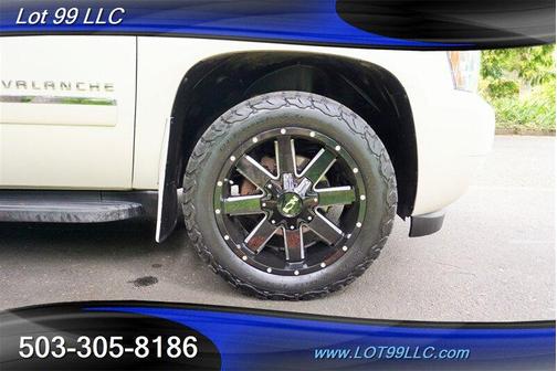 Summit White 2012 Chevrolet Avalanche LTZ 5.3L SEATS GPS