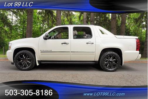Summit White 2012 Chevrolet Avalanche LTZ 5.3L SEATS GPS