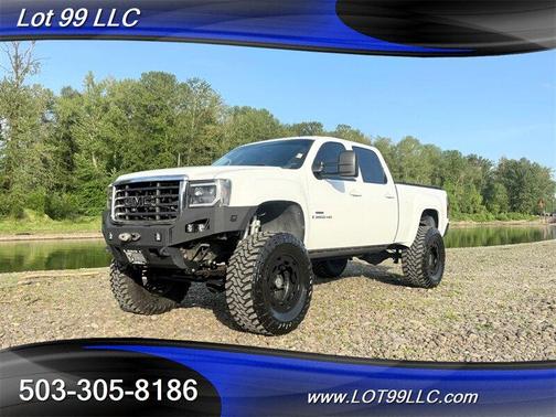 White 2009 GMC Sierra 2500 SLT