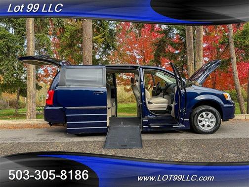 2012 Chrysler Town & Country Touring