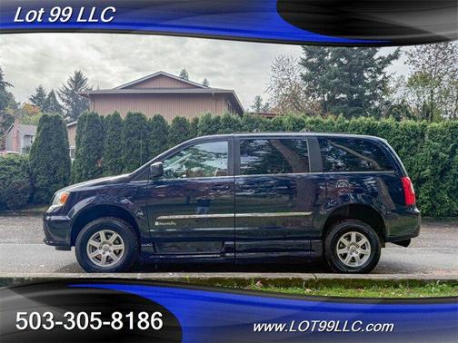 2012 Chrysler Town & Country Touring