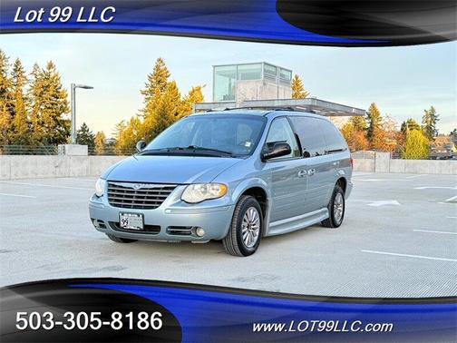 2005 Chrysler Town & Country Touring