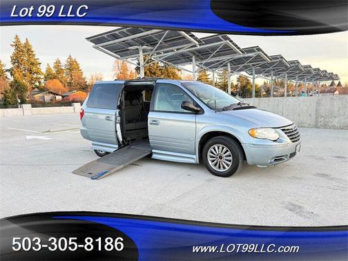 2005 Chrysler Town & Country Touring