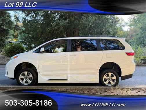 2020 Toyota Sienna LE