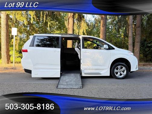 2020 Toyota Sienna LE