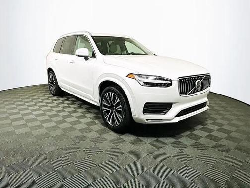2020 Volvo XC90 T6 Momentum