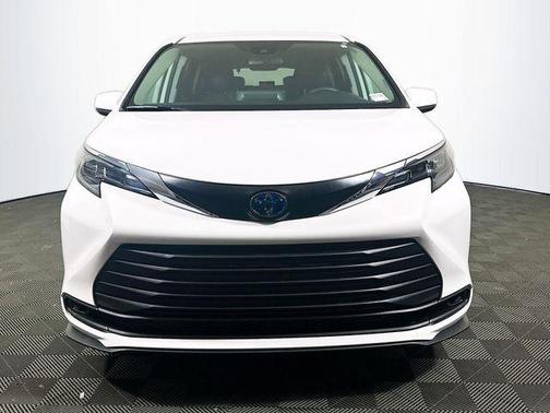 Ice 2024 Toyota Sienna LE