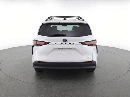 Wind Chill Pearl 2022 Toyota Sienna XLE