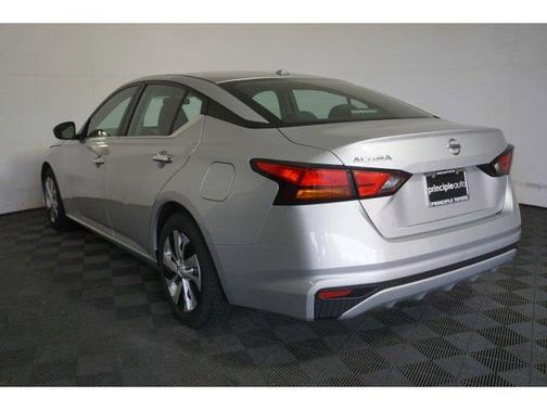 Photo 5 of 31 of 2019 Nissan Altima 2.5 S