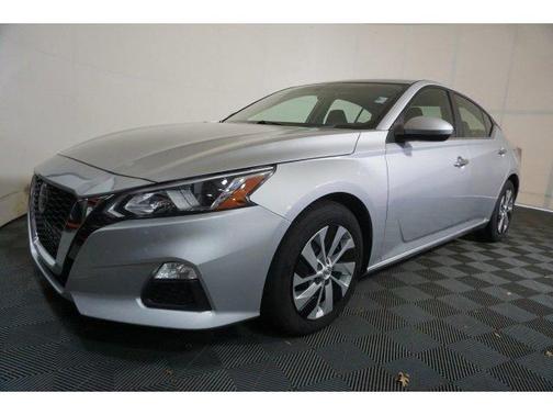 Photo 4 of 31 of 2019 Nissan Altima 2.5 S