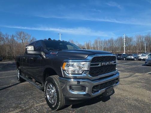 2024 RAM 2500 Tradesman Crew Cab 4x4 6'4' Box