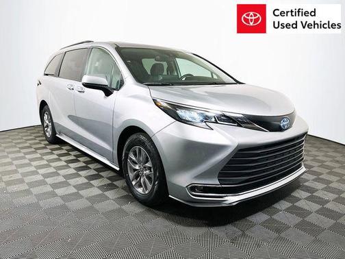 2024 Toyota Sienna XLE