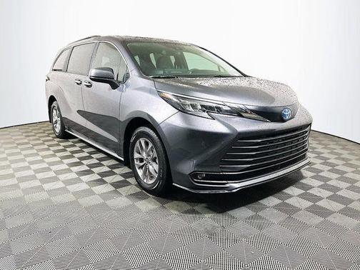 2025 Toyota Sienna XLE