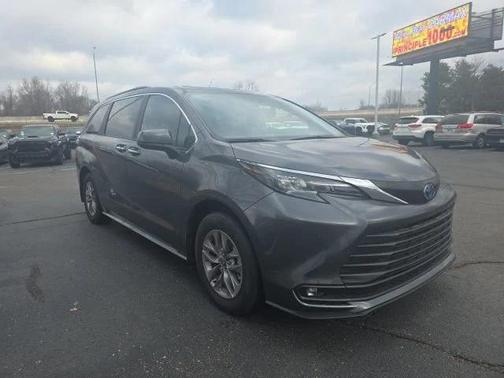 2025 Toyota Sienna XLE