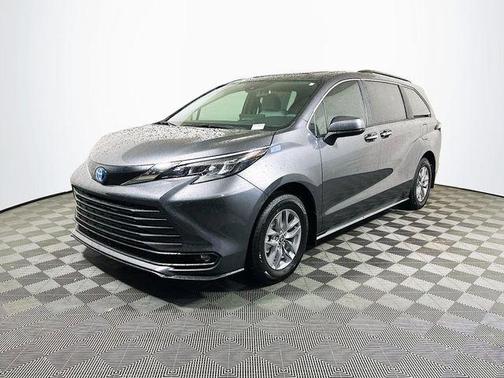 2025 Toyota Sienna XLE