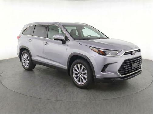 Celestial Silver Metallic 2025 Toyota Grand Highlander XLE