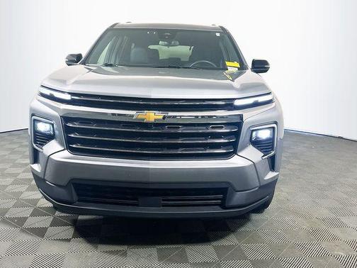 Sterling Gray Metallic 2025 Chevrolet Traverse LT