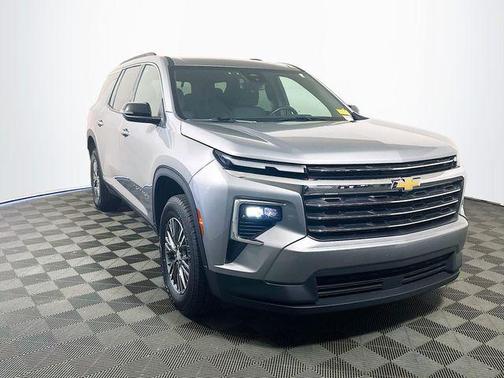 Sterling Gray Metallic 2025 Chevrolet Traverse LT