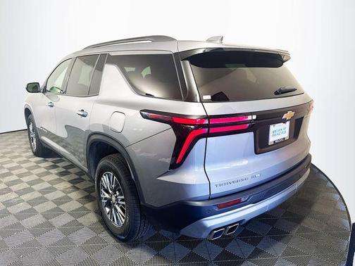 Sterling Gray Metallic 2025 Chevrolet Traverse LT