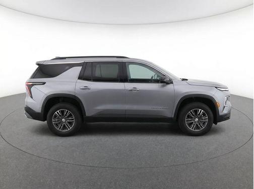 Sterling Gray Metallic 2025 Chevrolet Traverse LT