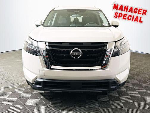 Pearl White Tricoat 2024 Nissan Pathfinder SV FWD